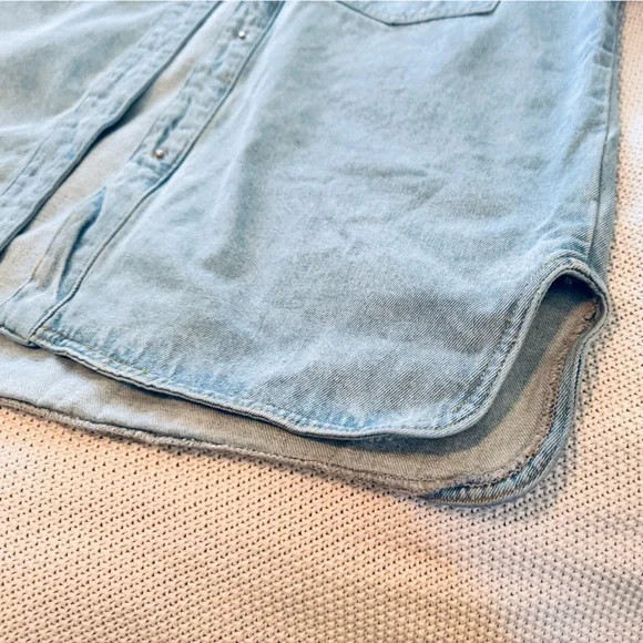 TNR JEANS Denim Shacket Light Blue Jean Jacket Button Down Shirt - Picture 4 of 15